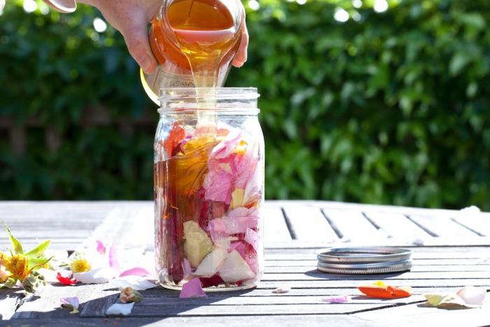 Rose Petal Honey: Benefits, Uses, and How to Make It